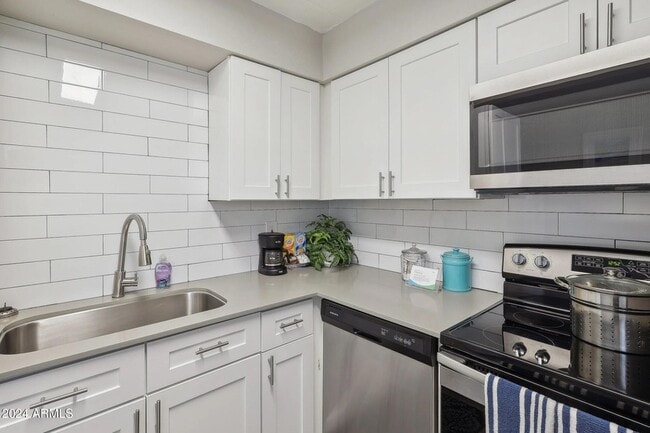 Photo - 615 S Hardy Dr Unit 2