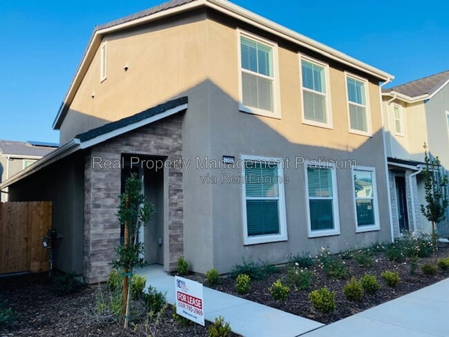Photo - 2752 E Tamarind Dr