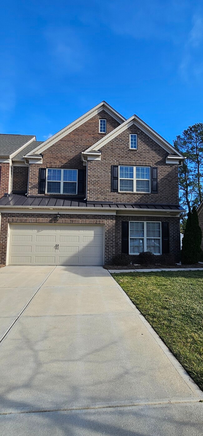 Building Photo - 1044 Crest Oak Ln