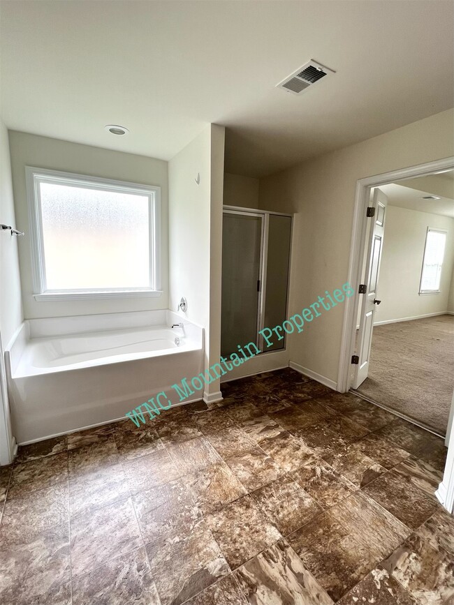 Photo - 224 E Hiawassee Rd