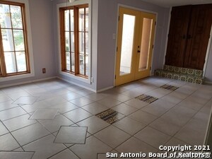Photo - 118 E Elmview Pl