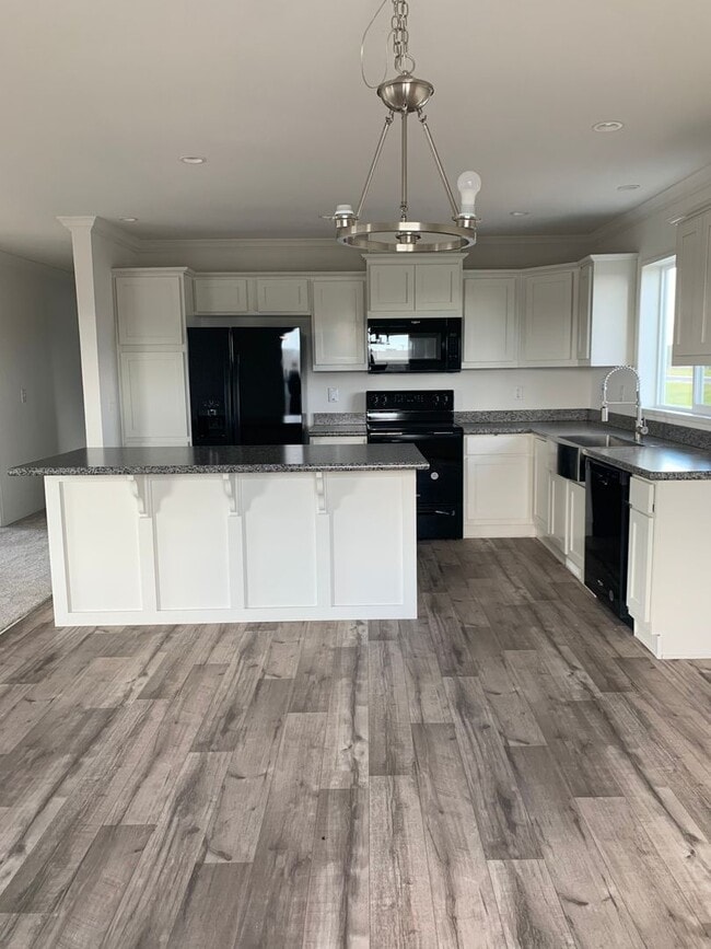 Photo - 3 Bedroom 2 Bathroom Charming Home for Ren...