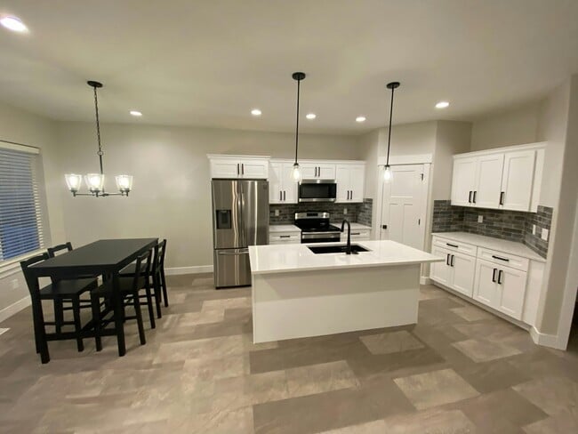 Photo - 706 N 260 W