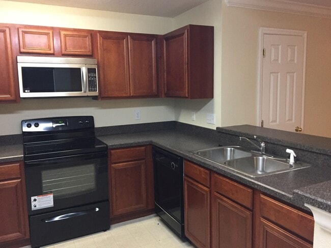 Photo - 3 bedroom townhouse in the desired Avalon Park