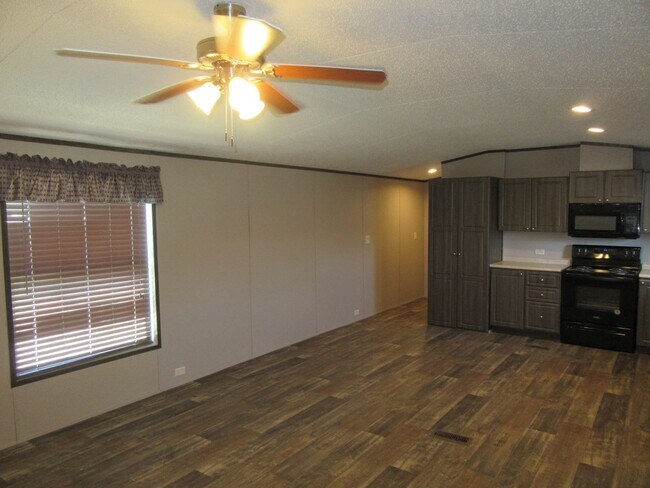 Photo - 4905 Alameda St