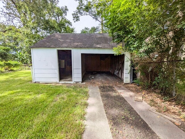 Photo - 1810 Roberts Ave