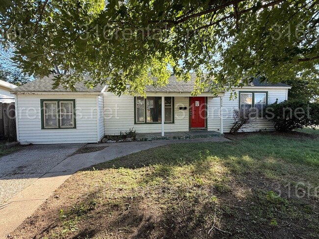 Building Photo - $1145 - 3 bedroom / 1 bathroom - Single Fa...