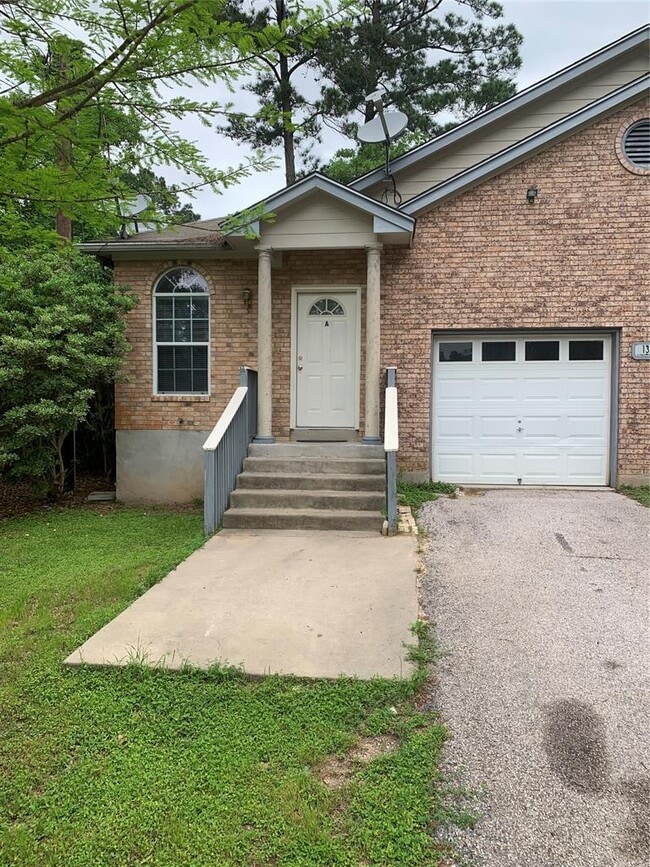 Building Photo - 137 N Kanaio Dr