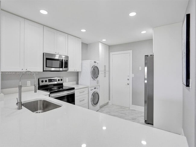 Photo - 6000 N Ocean Blvd Unidad 5G