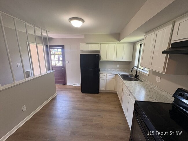 Photo - 115 Trout St NW