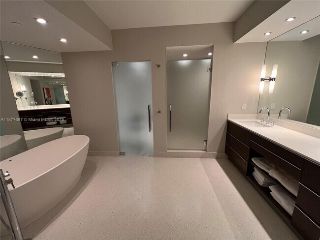 Photo - 300 South Pointe Dr Unit 2806