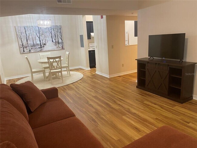 Building Photo - 2360 SW Archer Rd Unit 1012 Rental