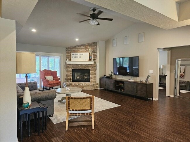 Photo - 28 McKenzie Dr