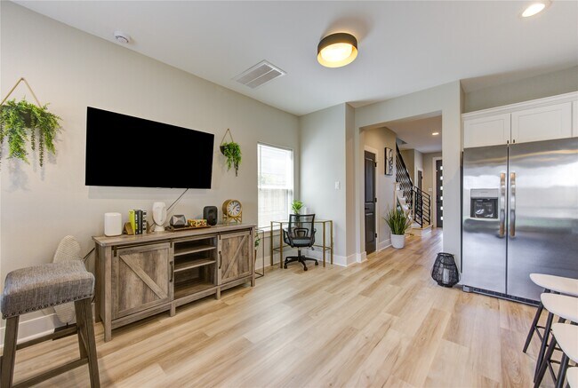 Photo - 2113 St Charles St Unidad B