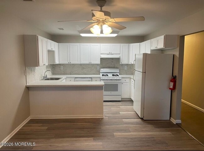 Building Photo - 2428 Bridge Ave Unit Apt. 205