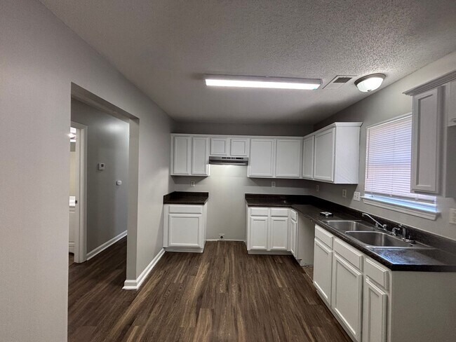 Photo - 7149 Charlton Way