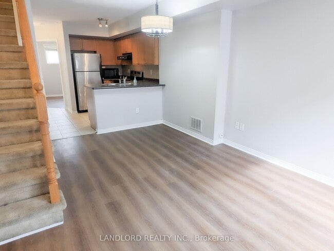 Photo - 65 Turntable Crescent