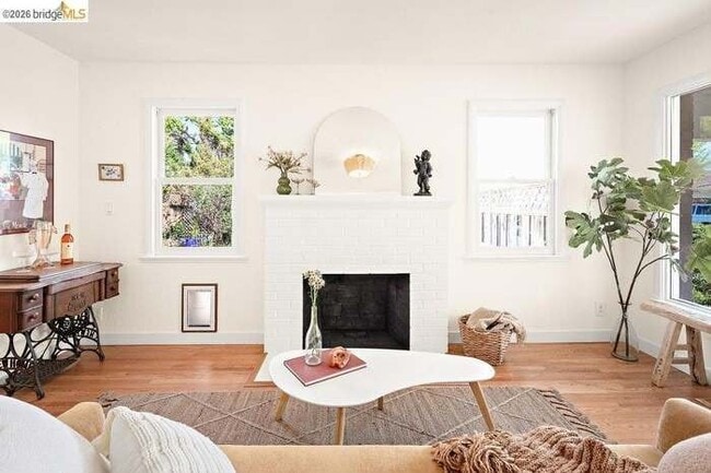 Photo - 737 Dartshire Way