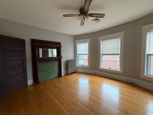 Photo - 2216/2218 Memorial Ave SW Unidad 2218 Memorial Ave SW Upper