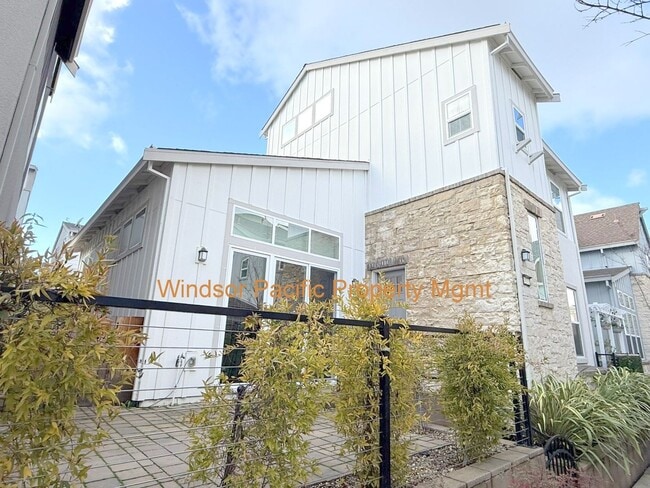 Building Photo - Beautifully Upgraded Contemporary Home in Wallis Ranch ! Close to Quarry Lane School !