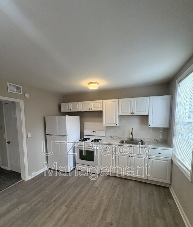 Building Photo - 2213 Belair Rd Unit 2