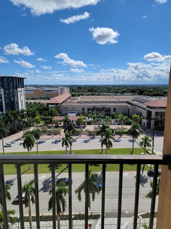 Photo - 651 Okeechobee Blvd Unidad 1105