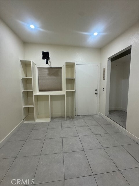 Building Photo - 4628 W Simmons Ave