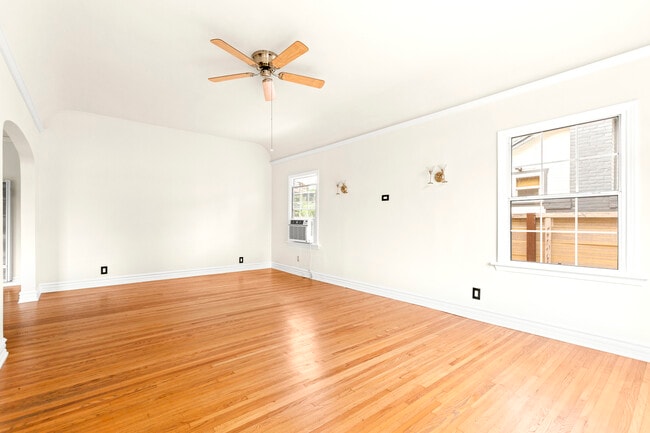 Photo - 827 N Laurel Ave