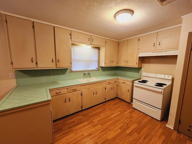Photo - 605 Olive St