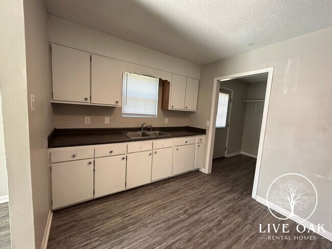 Photo - 215 Pointe S Dr