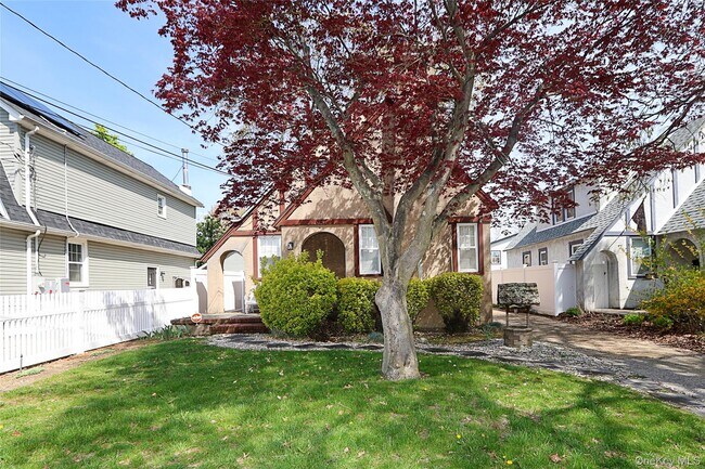 Photo - 987 Kings Pkwy