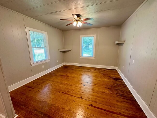 Photo - The High Street Charmer