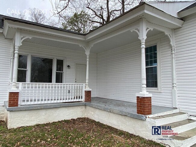 Photo - 307 W 13th St