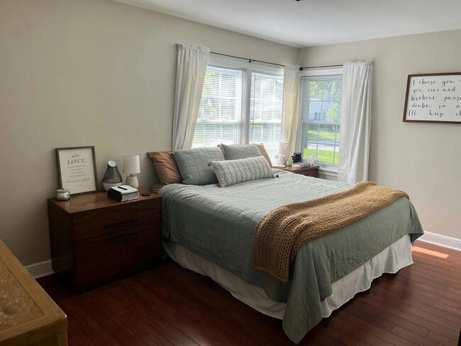 Photo - 203 E Oak Ave