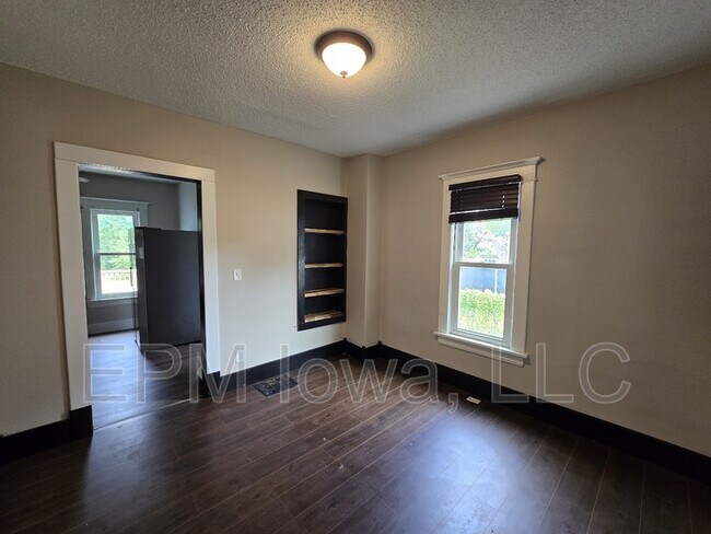 Photo - 220 Center St