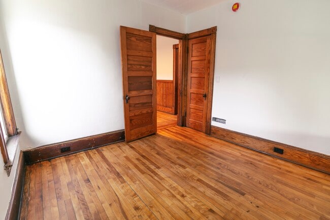 Dormitorio - 167 N Union St