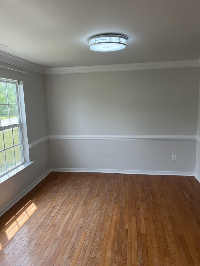 Photo - Spacious 6-Bedroom Home with 3 Bathrooms i...