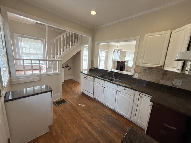 Photo - 780 Peeples St SW