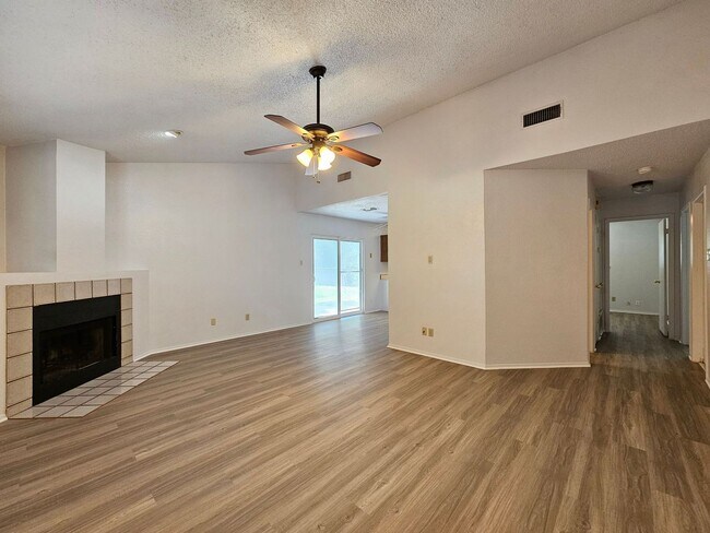 Photo - HUGE RENT REDUCTION & READY FOR MOVE-IN!