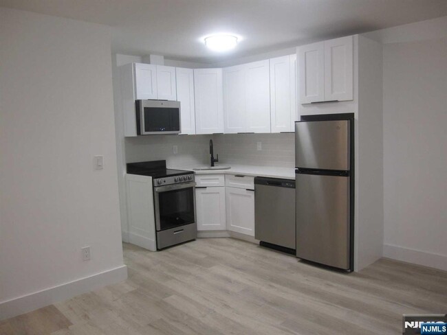 Photo - 119 1st St Apartamento Unidad 8B