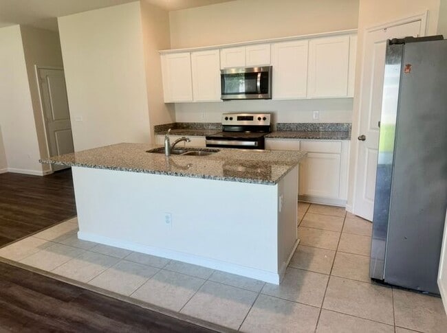 Photo - 4 Bedroom 3 Bath Deland SFH in Lincoln Oaks with Granite Countertops and Stainless Appliances!