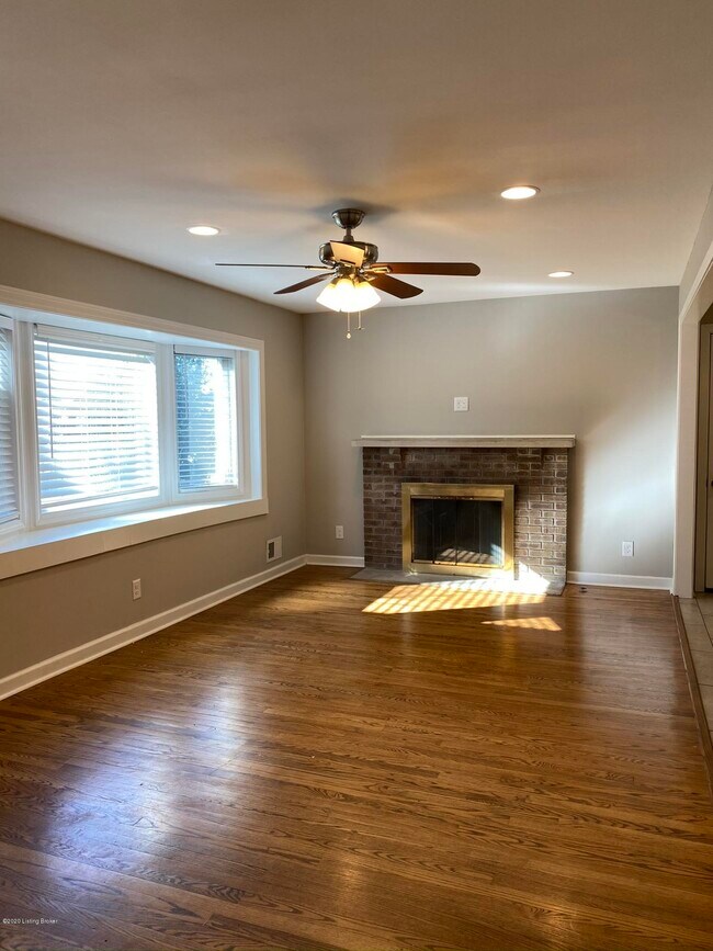 Photo - 10103 Snively Ave