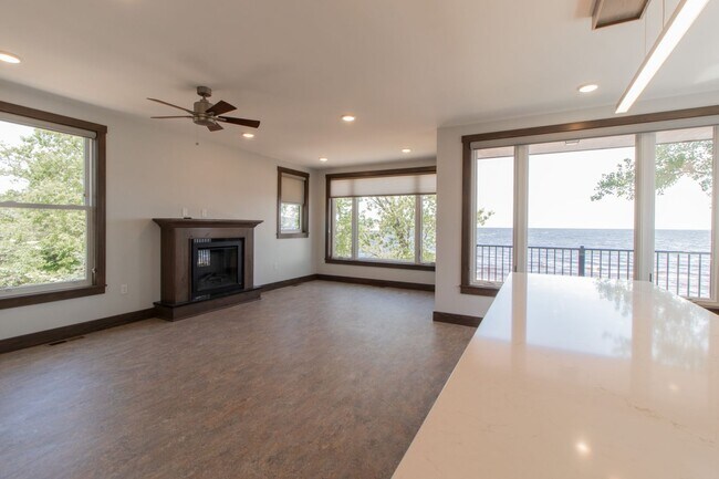 Photo - AVAILABLE AUGUST - Beautifully Renovated 2 bed/1bath Home on PARK POINT Unit 2
