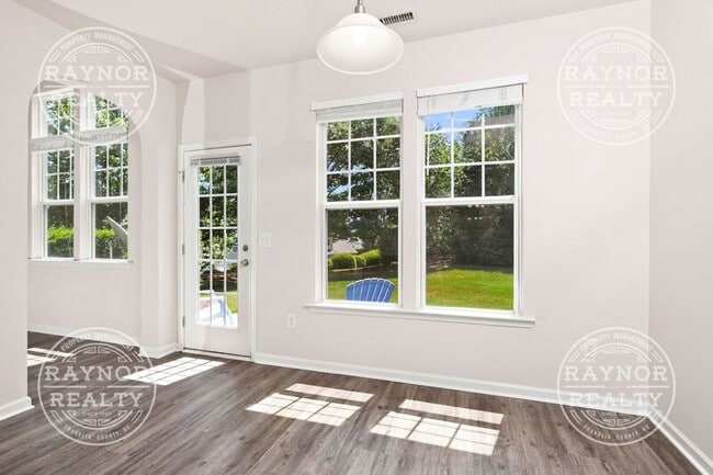 Photo - 320 Hammond Oak Ln