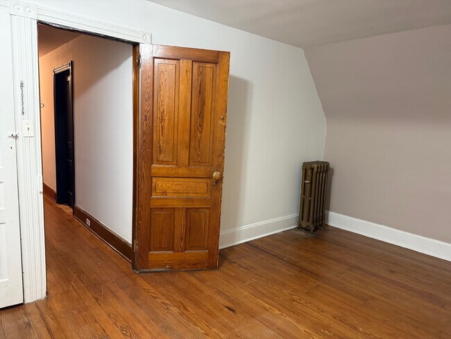 hardwood door & floors - 1115 W Main St Unit Apt 2