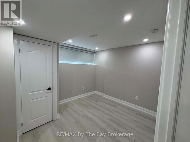 Photo - 218 Mapleside Dr