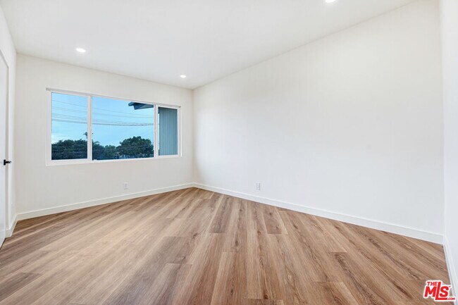 16185 Sunset Blvd Unidad 5