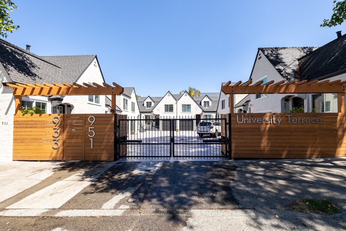 Photo - 933 University Ave Townhome