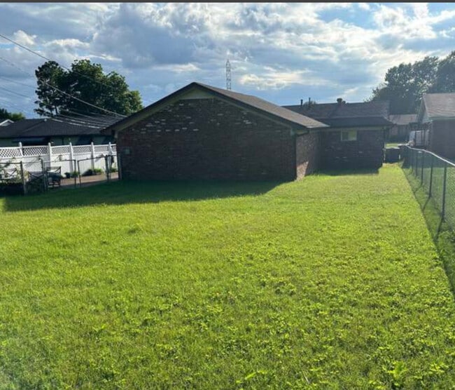 Photo - 2416 Rozelle St