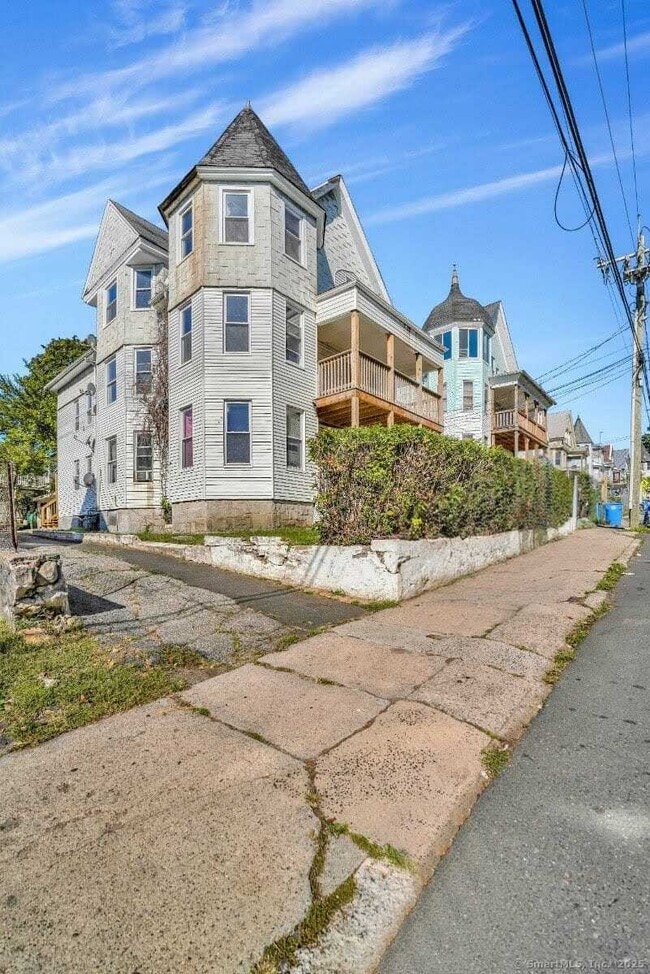 Photo - 221 Willow St Unidad 2nd Floor